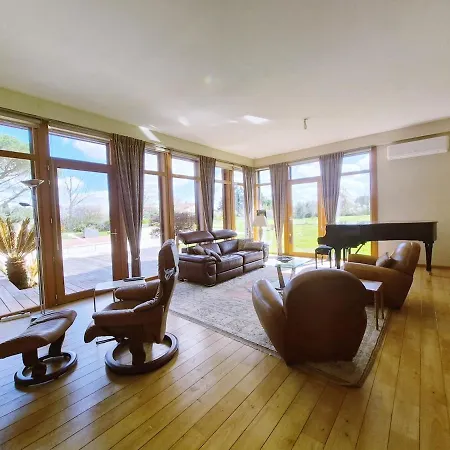 Дом отдыха Maison Bernard Piscine Jacuzzi