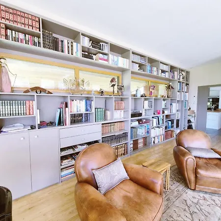 Дом отдыха Maison Bernard Piscine Jacuzzi *