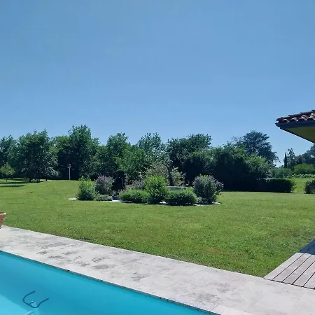 Дом отдыха Maison Bernard Piscine Jacuzzi