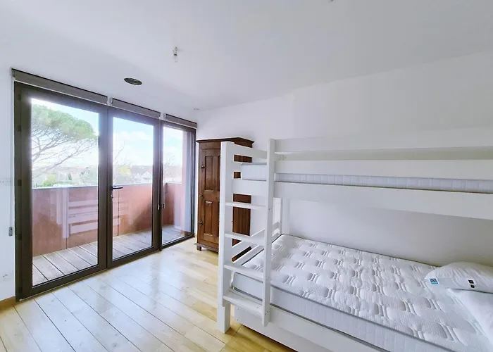 Дом отдыха Maison Bernard Piscine Jacuzzi