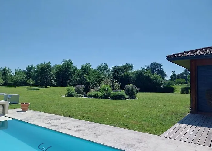 Дом отдыха Maison Bernard Piscine Jacuzzi